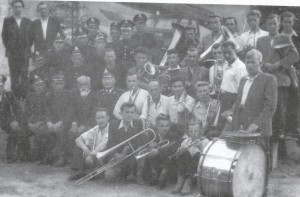 1955 rok - Orkiestra i drużyna OSP w Dniach Ochrony Przeciwpożarowej (plac OSP)